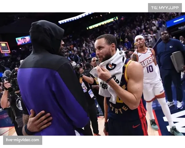 勇士四名球员得分突破20大关 团队篮球理念在对攻战中取胜